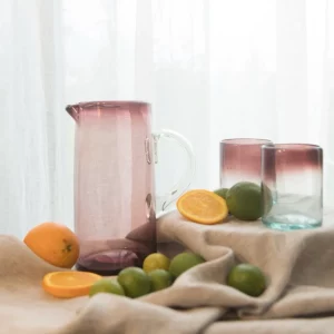 Jarra con asa de vidrio soplado